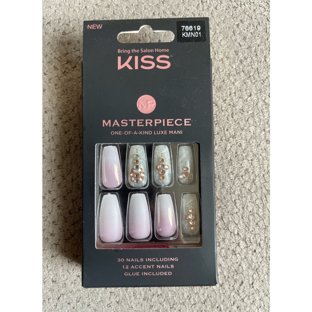 Bundle of Kiss press on Nails